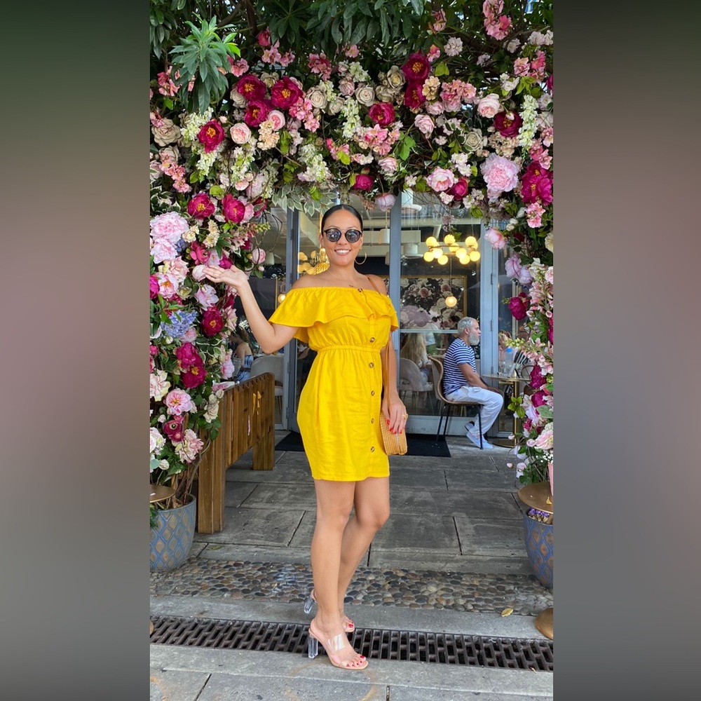 Guess Dress size Small. Gold/Yellow color.